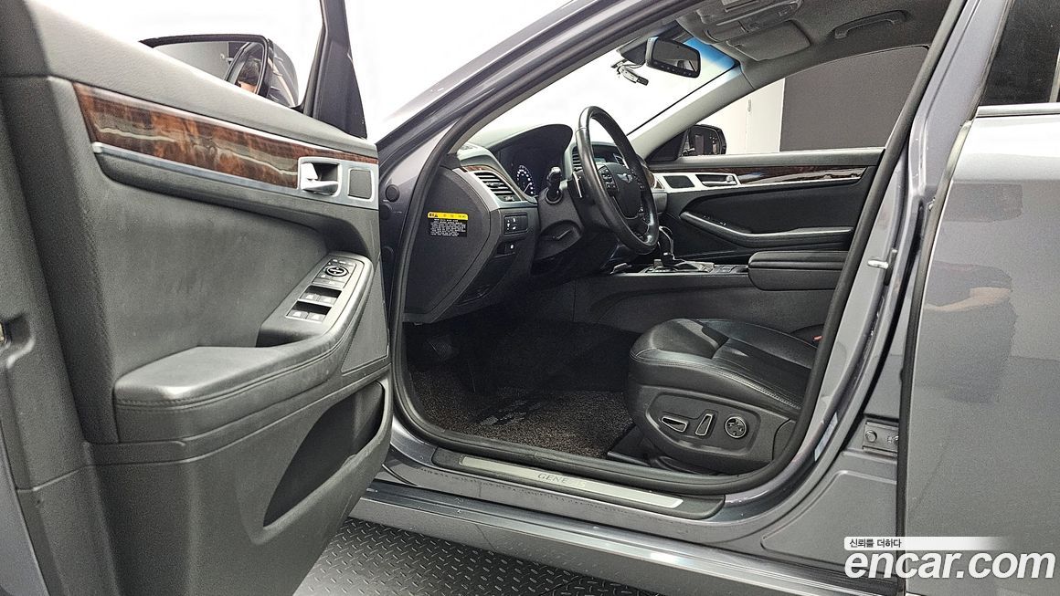 Hyundai Genesis 2016