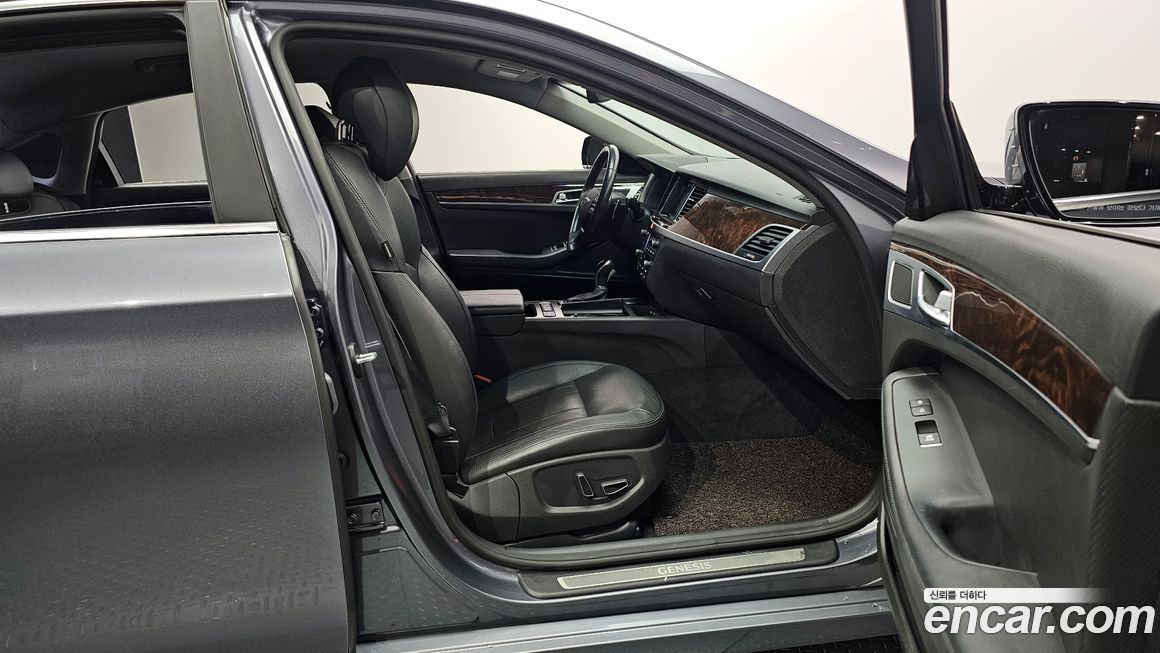 Hyundai Genesis 2016