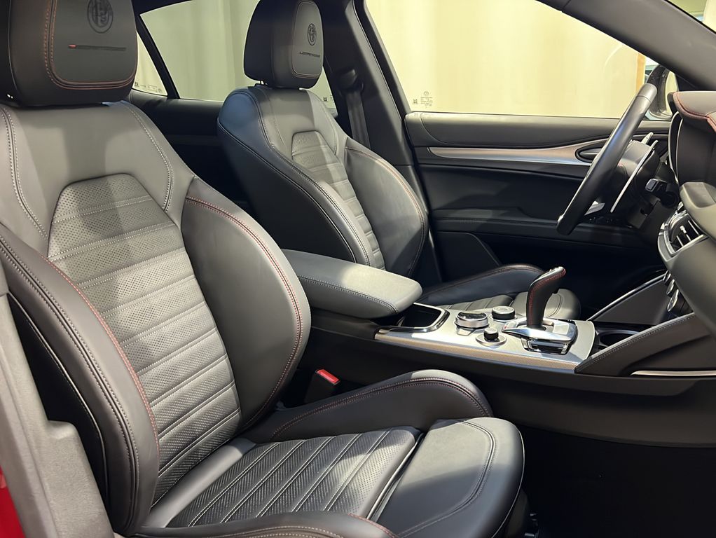 Alfa Romeo Stelvio 2023