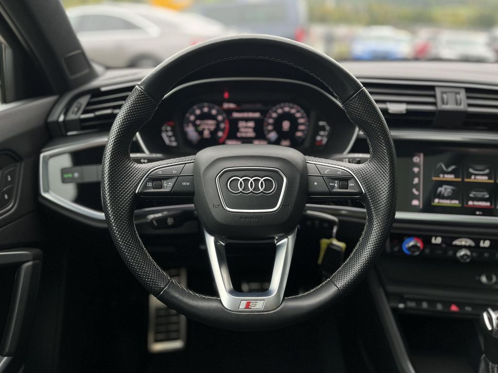 Audi Q3 2021