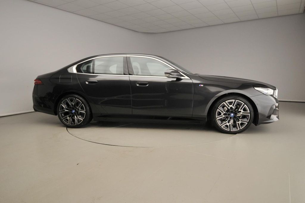 BMW 530 2025