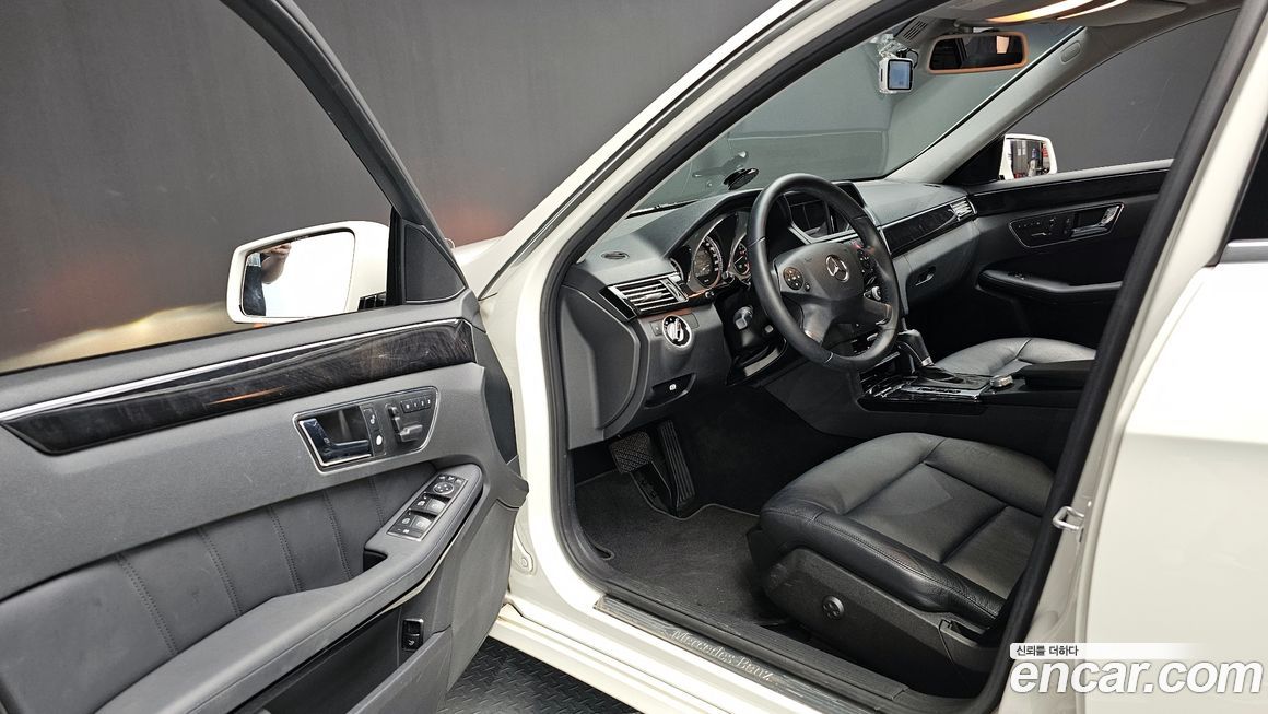 Mercedes-Benz E-Class 2011