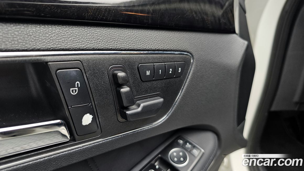 Mercedes-Benz E-Class 2011