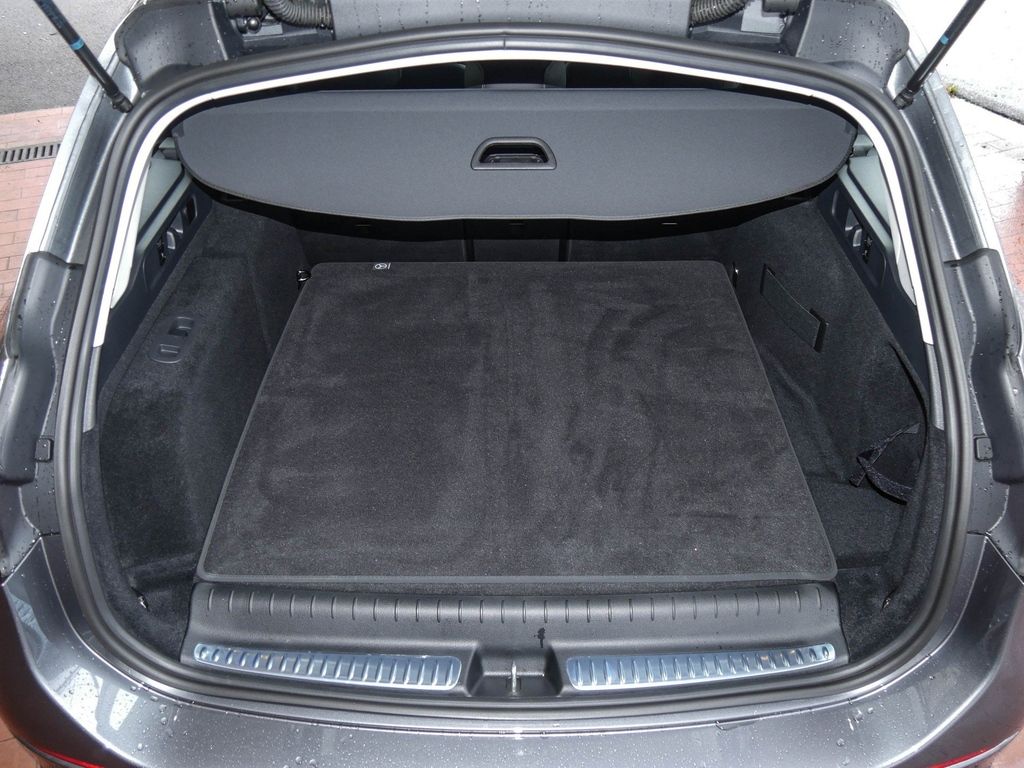 Mercedes-Benz C 300 2025