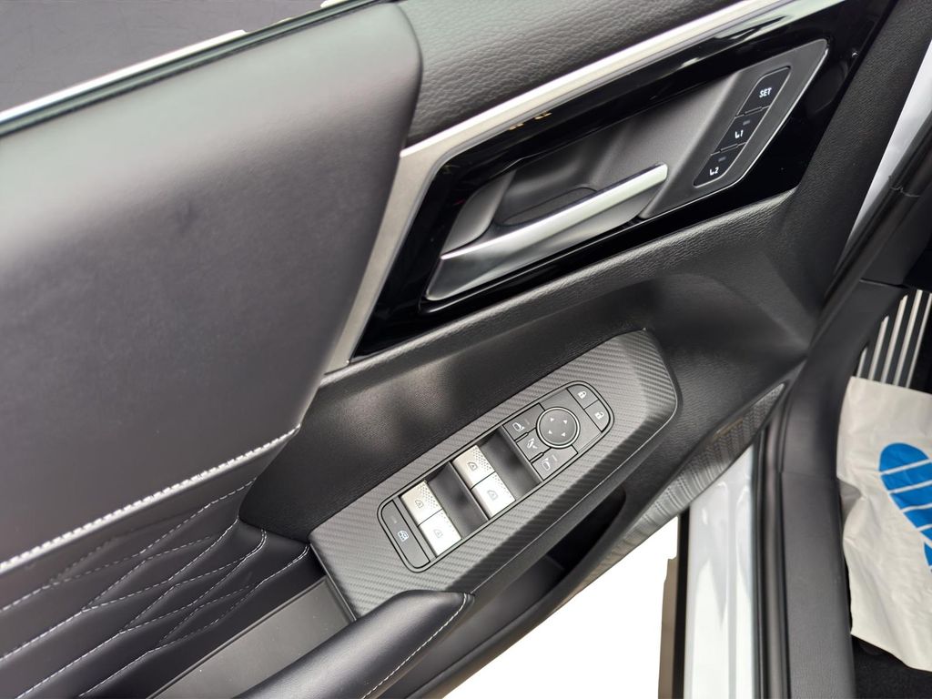 Mitsubishi Plug-in Hybrid Outlander 2025