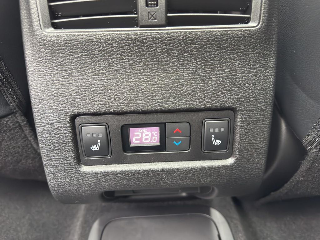 Mitsubishi Plug-in Hybrid Outlander 2025