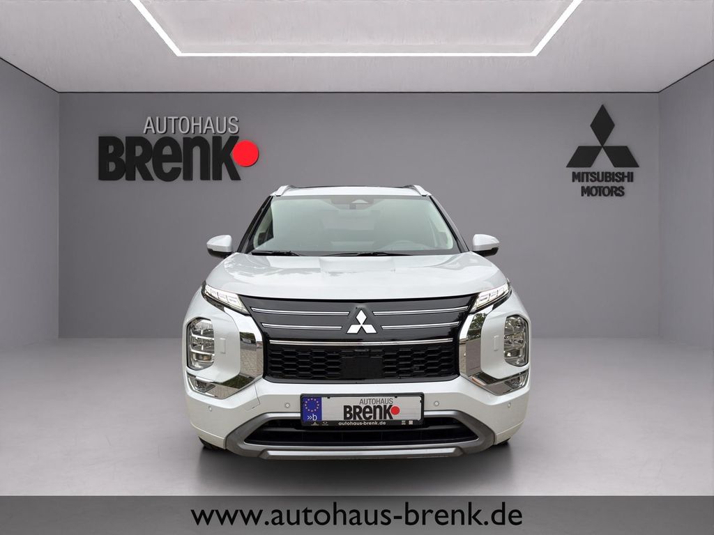 Mitsubishi Plug-in Hybrid Outlander 2025