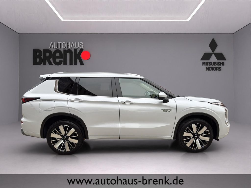 Mitsubishi Plug-in Hybrid Outlander 2025