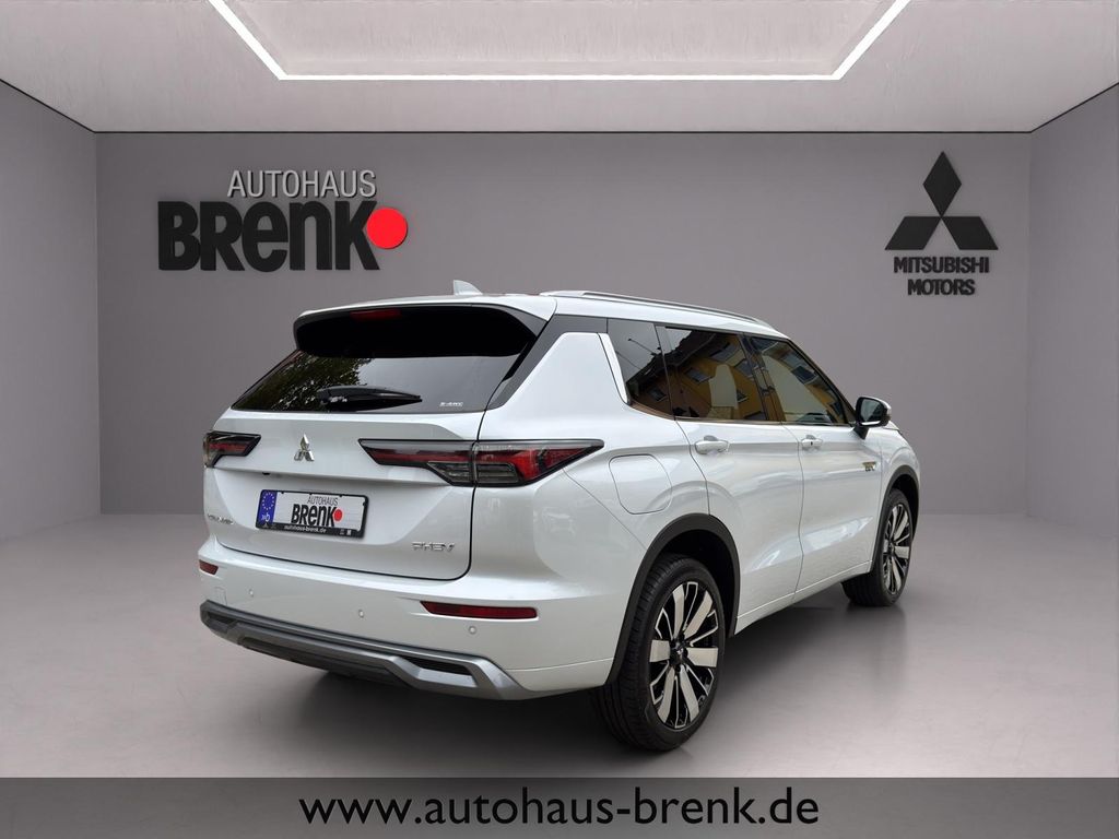 Mitsubishi Plug-in Hybrid Outlander 2025
