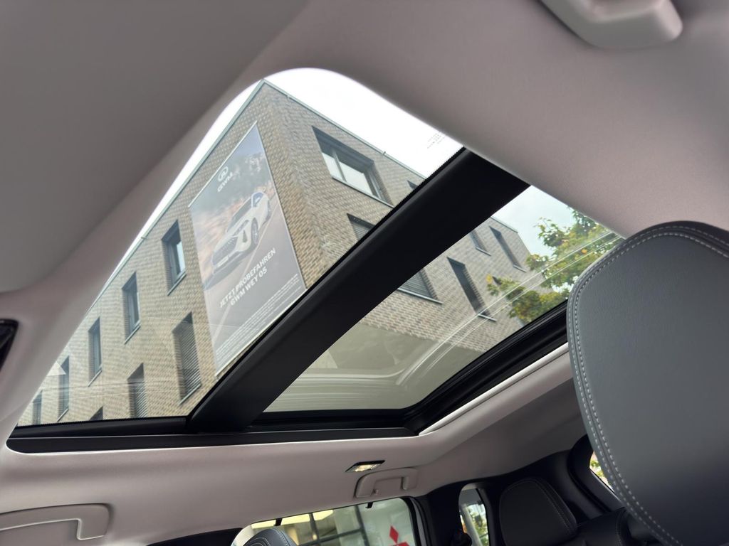 Mitsubishi Plug-in Hybrid Outlander 2025