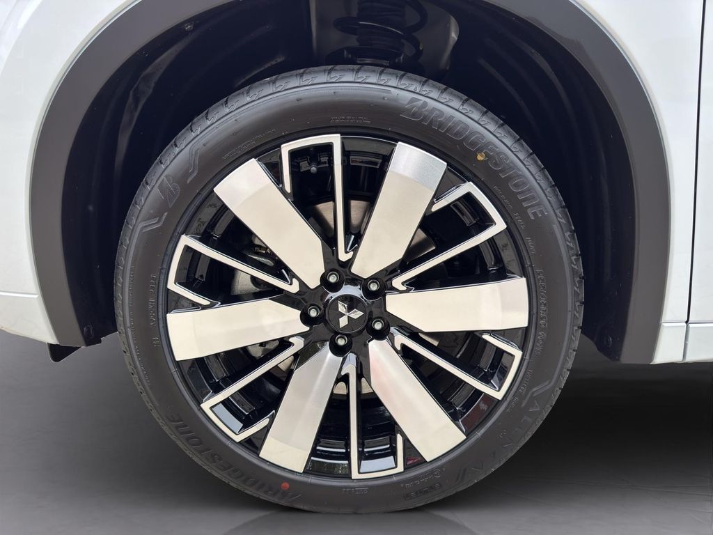 Mitsubishi Plug-in Hybrid Outlander 2025