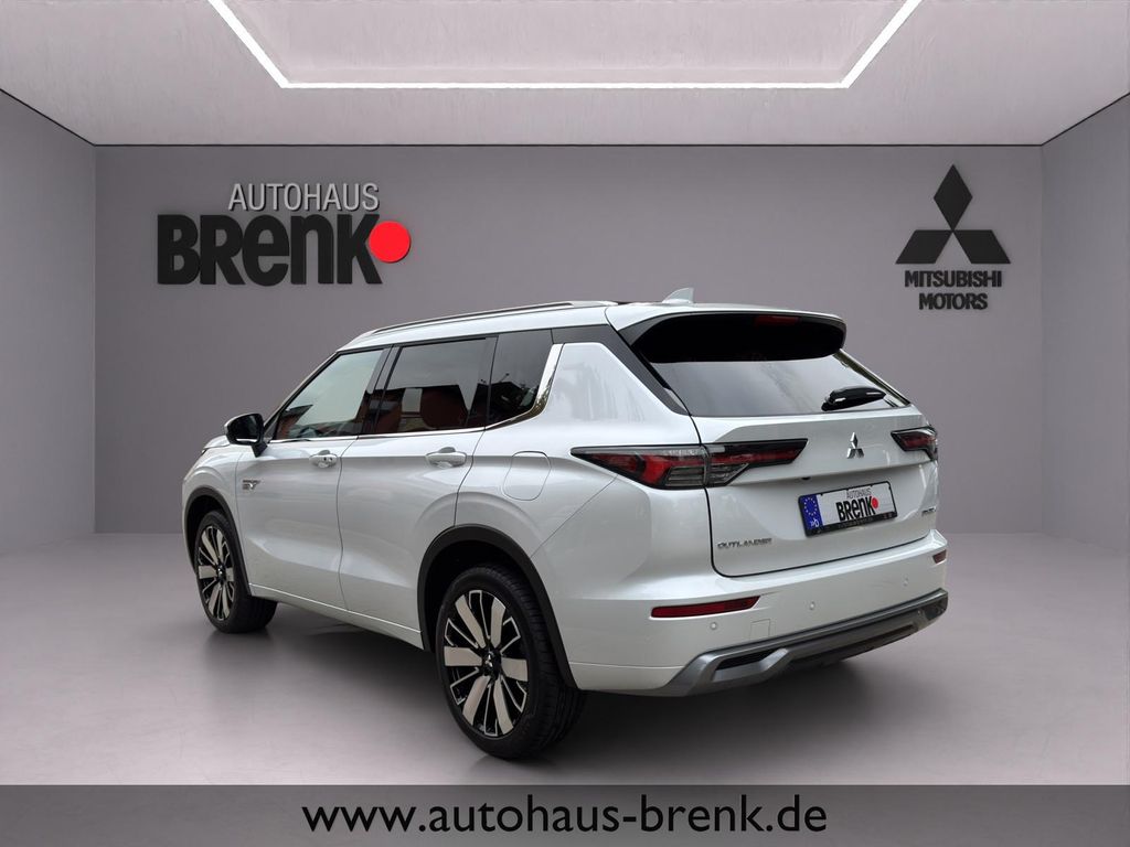 Mitsubishi Plug-in Hybrid Outlander 2025