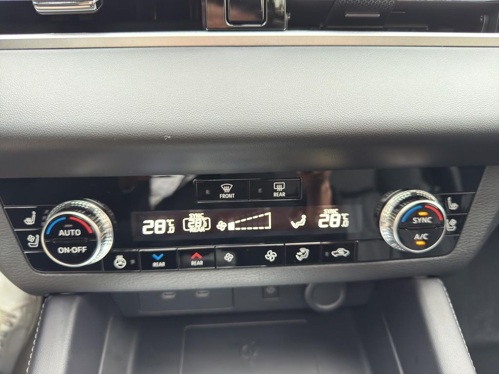 Mitsubishi Plug-in Hybrid Outlander 2025