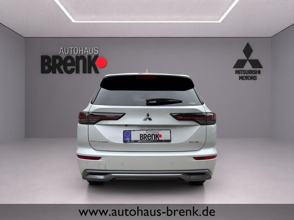 Mitsubishi Plug-in Hybrid Outlander 2025