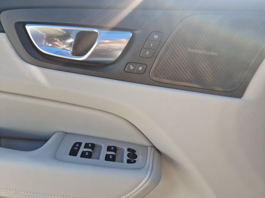 Volvo XC60 2025