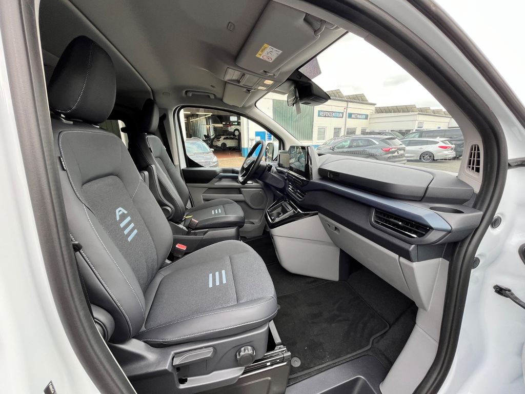 Ford Tourneo Custom 2025