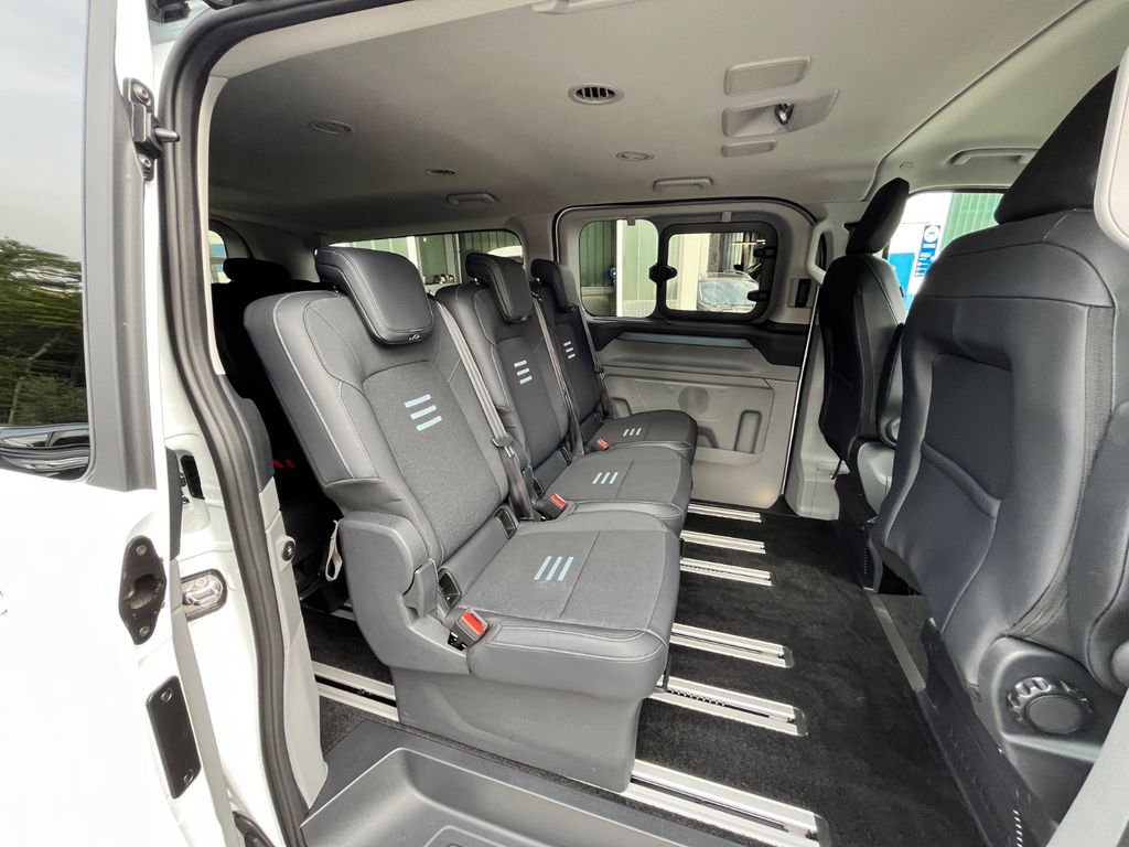 Ford Tourneo Custom 2025