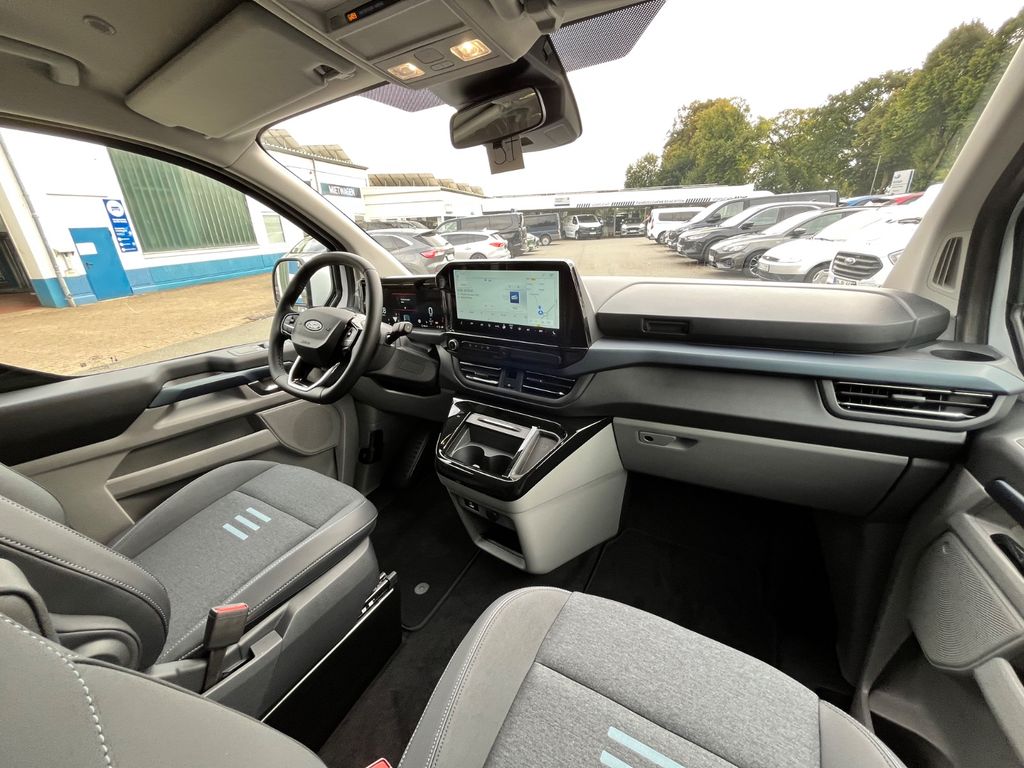 Ford Tourneo Custom 2025