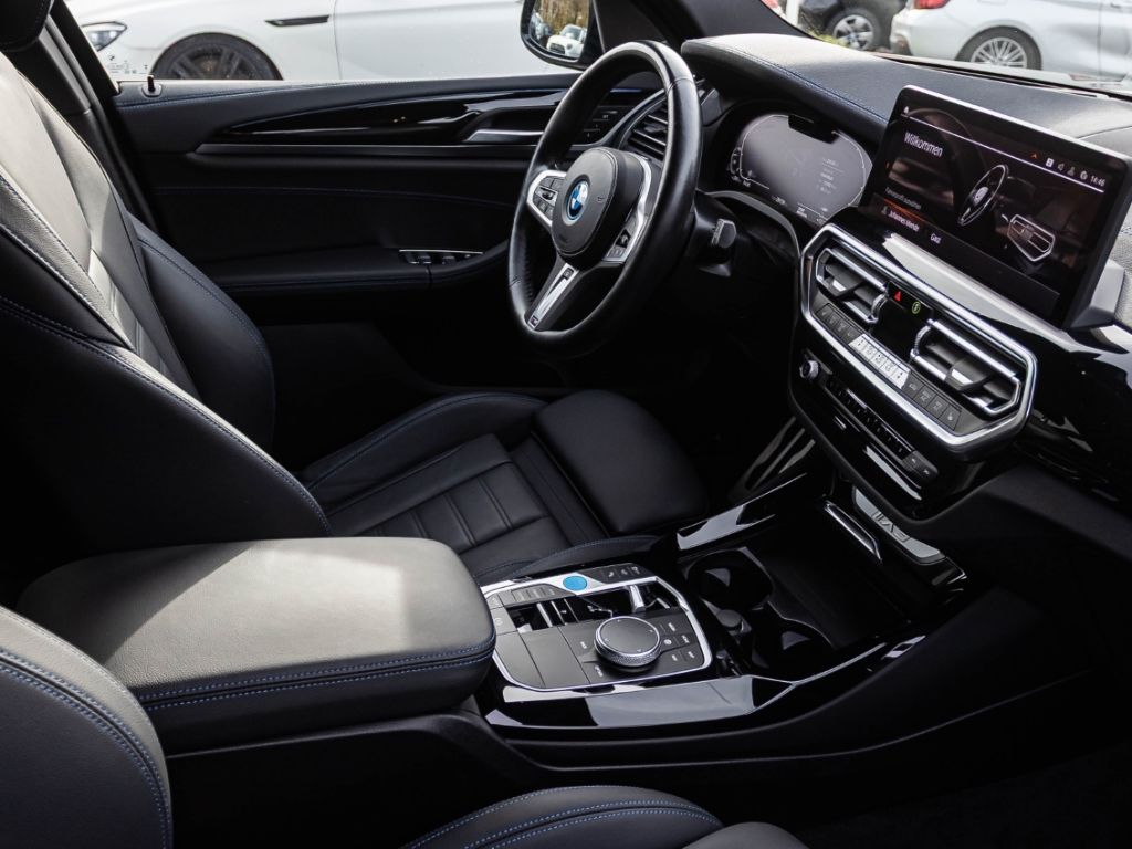 BMW iX3 2023