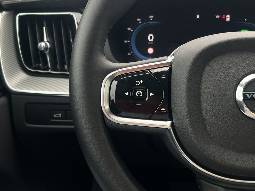 Volvo XC60 2025