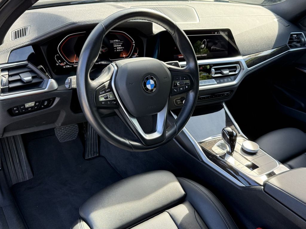 BMW 318 2022