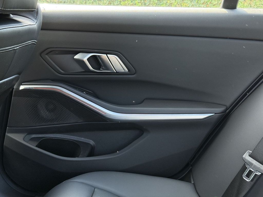 BMW 318 2022