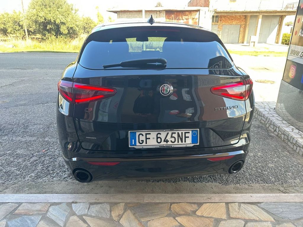 Alfa Romeo Stelvio 2021