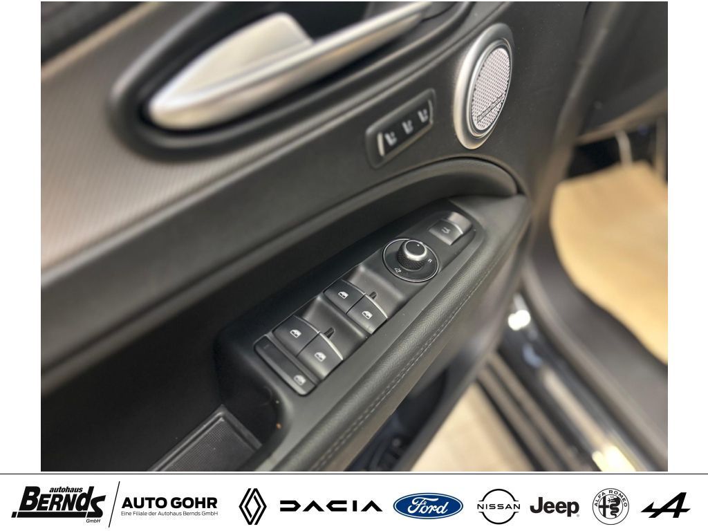 Alfa Romeo Stelvio 2023