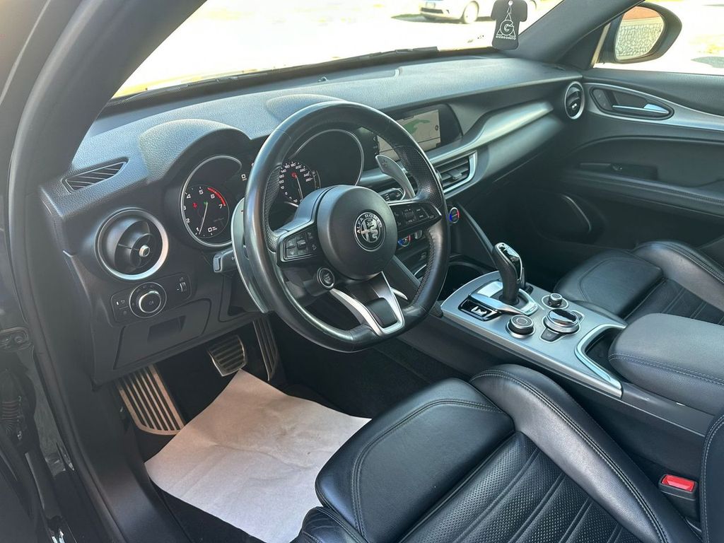 Alfa Romeo Stelvio 2021