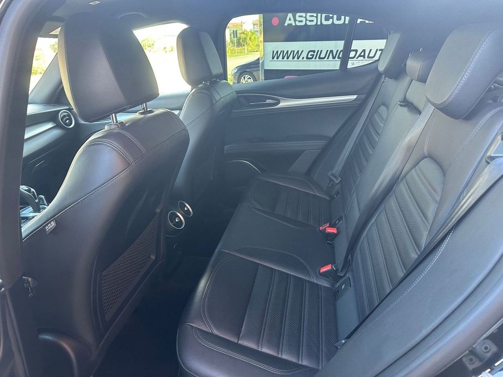 Alfa Romeo Stelvio 2021