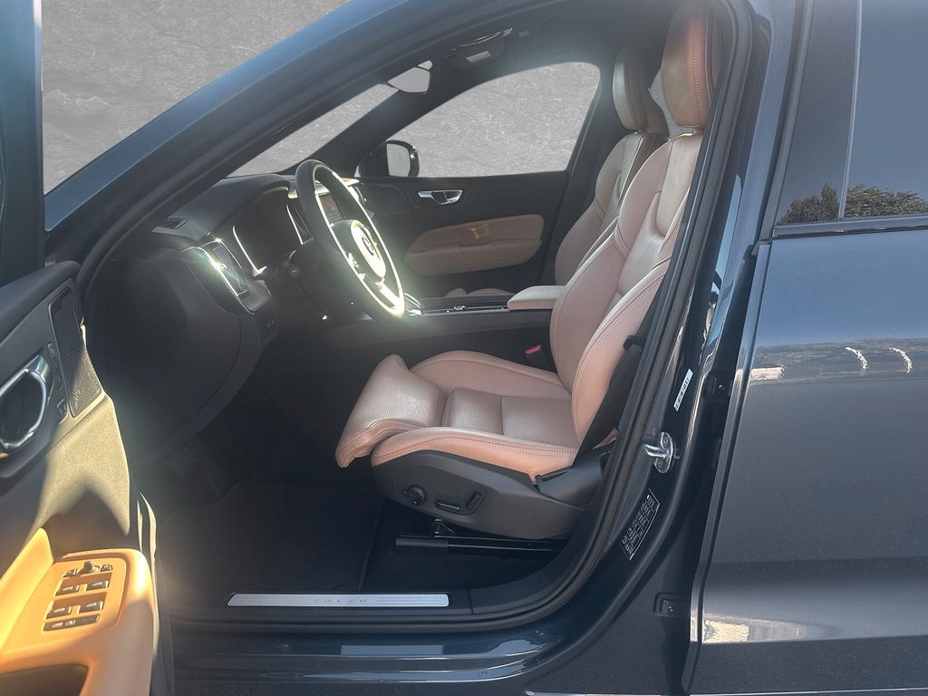 Volvo XC60 2025