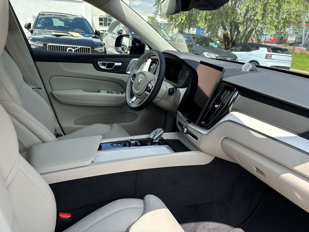 Volvo XC60 2025