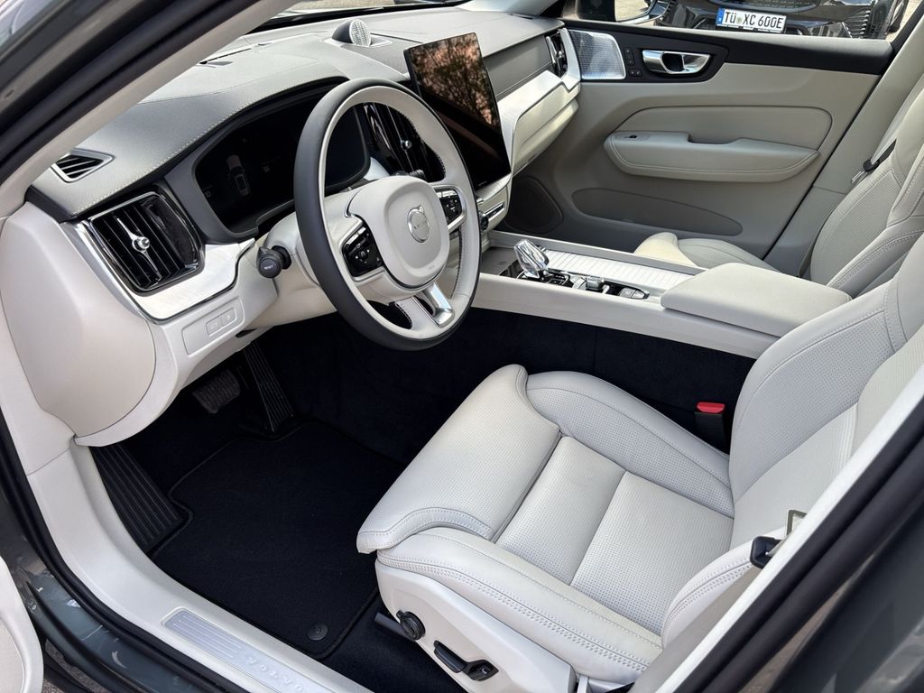 Volvo XC60 2025