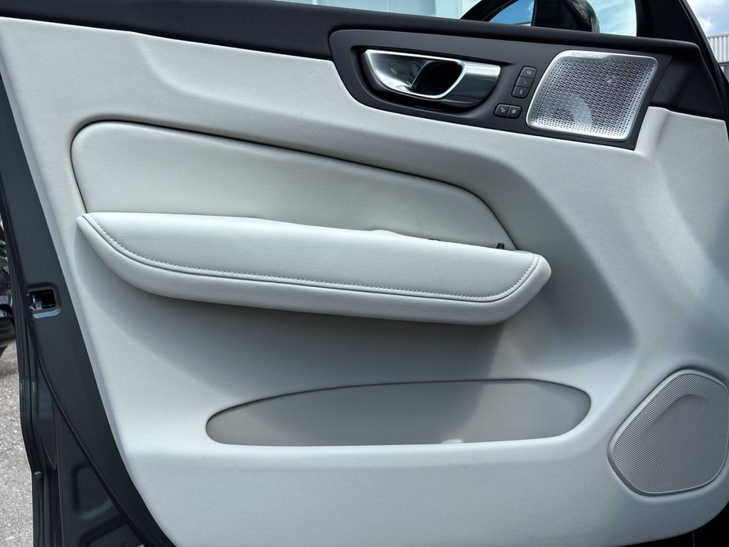 Volvo XC60 2025
