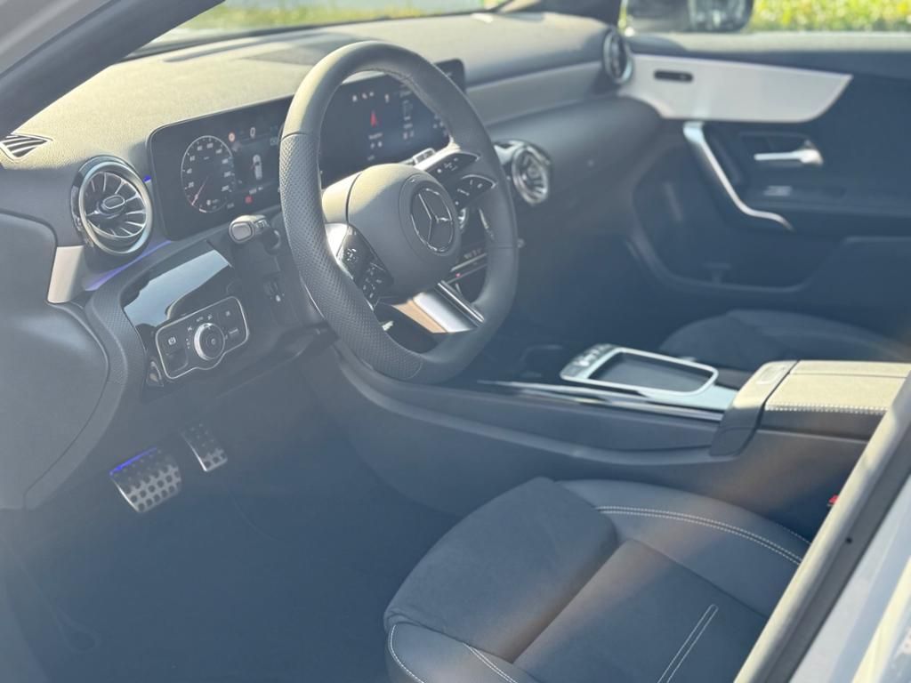 Mercedes-Benz A 180 2025