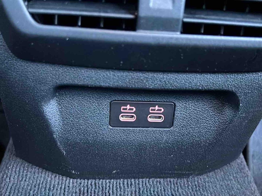 BMW 216 2023
