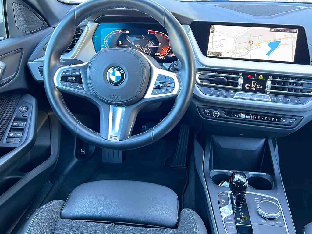 BMW 216 2023