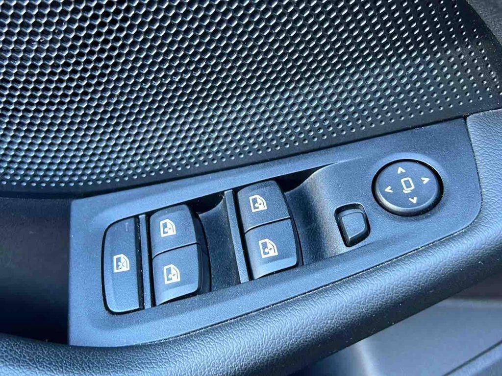 BMW 216 2023