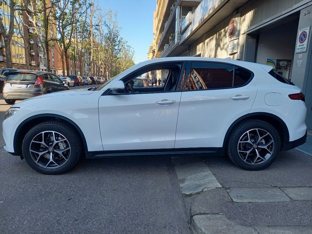 Alfa Romeo Stelvio 2017