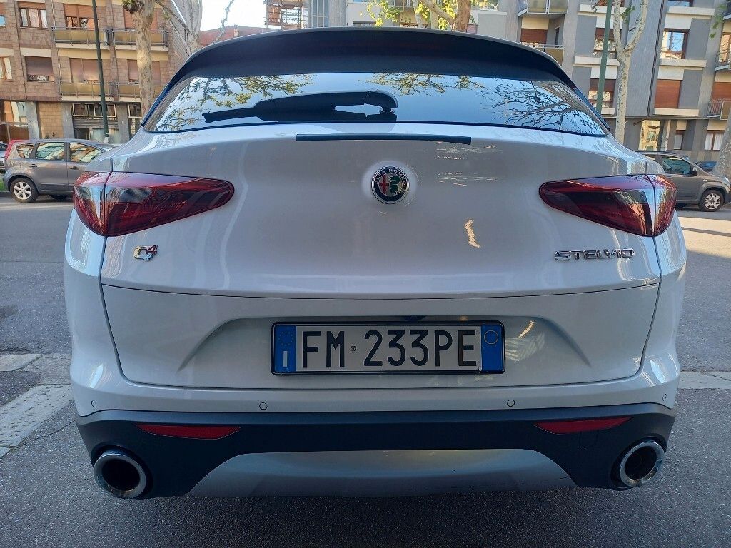 Alfa Romeo Stelvio 2017
