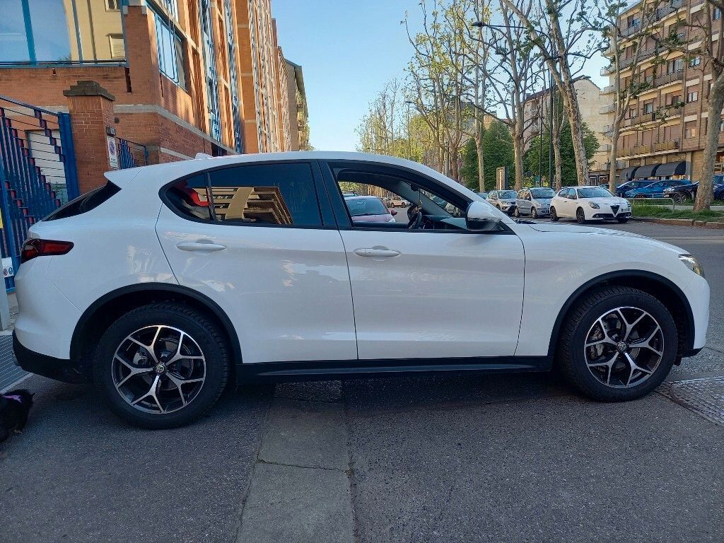 Alfa Romeo Stelvio 2017