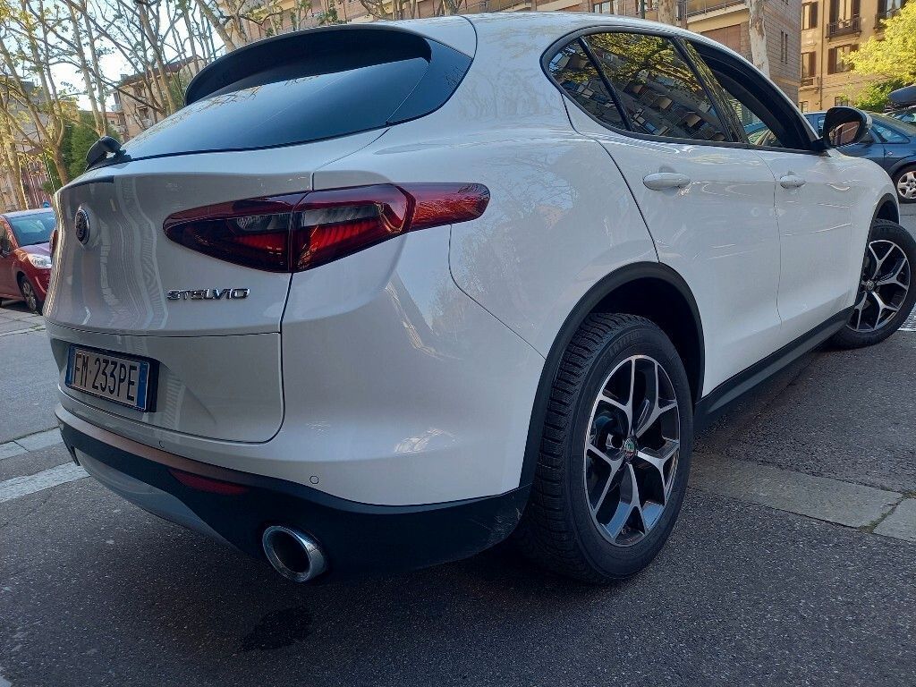 Alfa Romeo Stelvio 2017