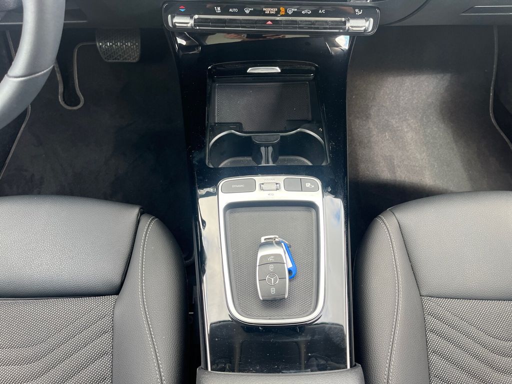 Mercedes-Benz CLA 180 2024