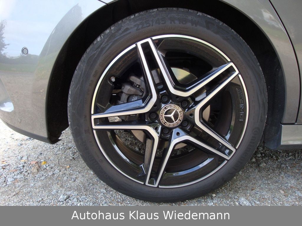 Mercedes-Benz A 220 2024