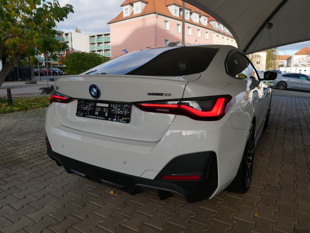 BMW i4 2023