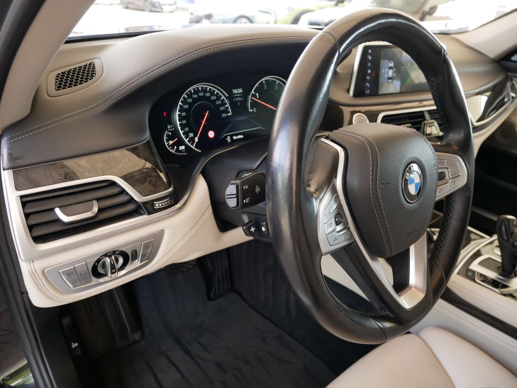 BMW 750 2018