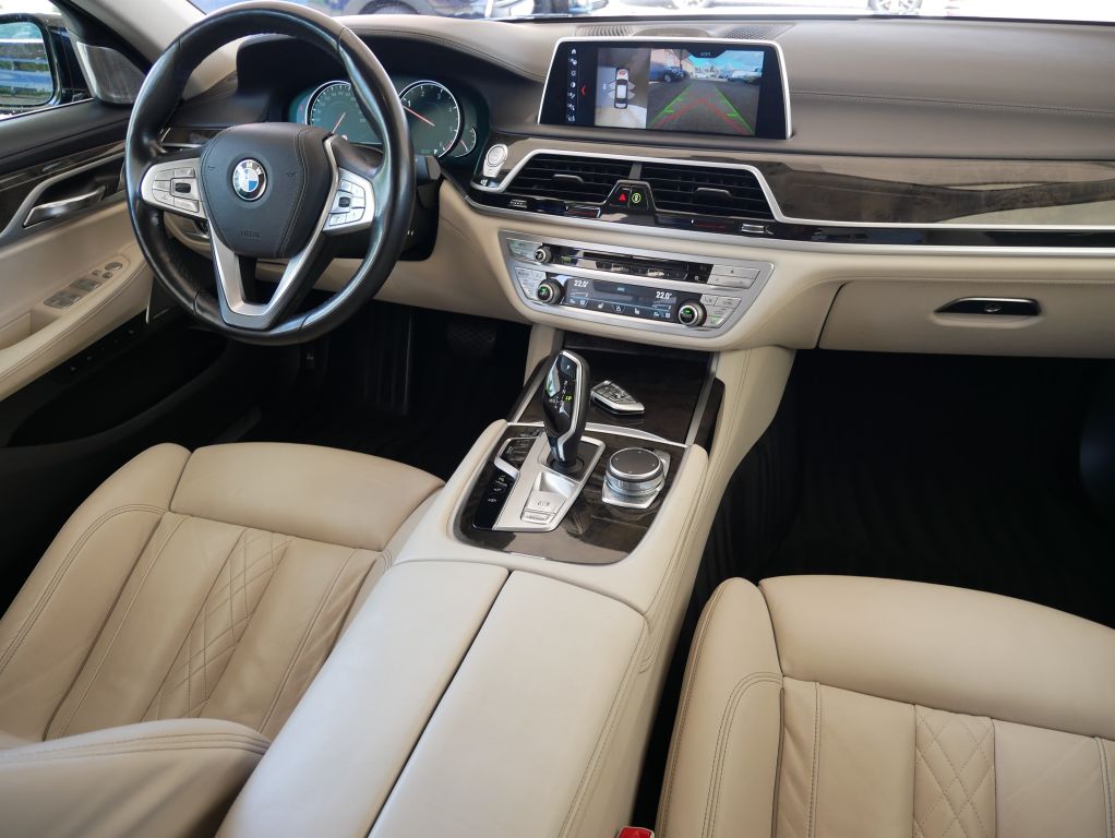 BMW 750 2018