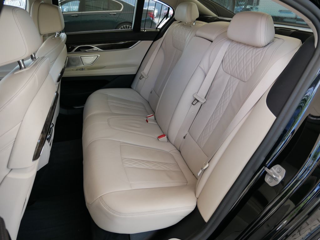BMW 750 2018