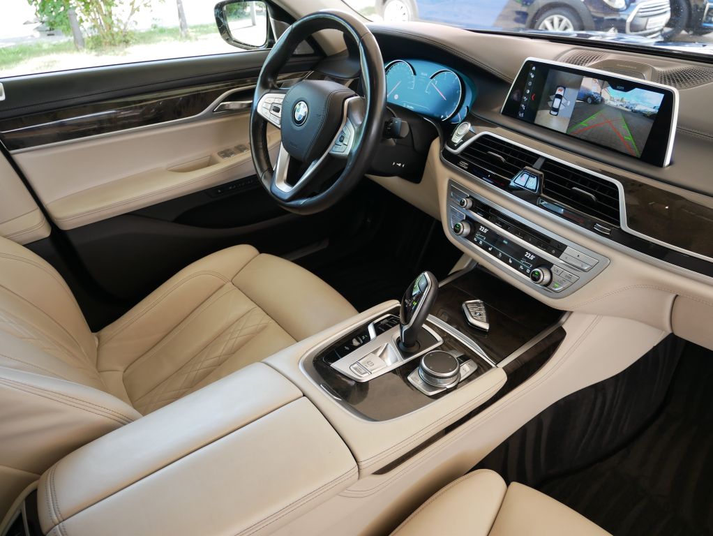 BMW 750 2018