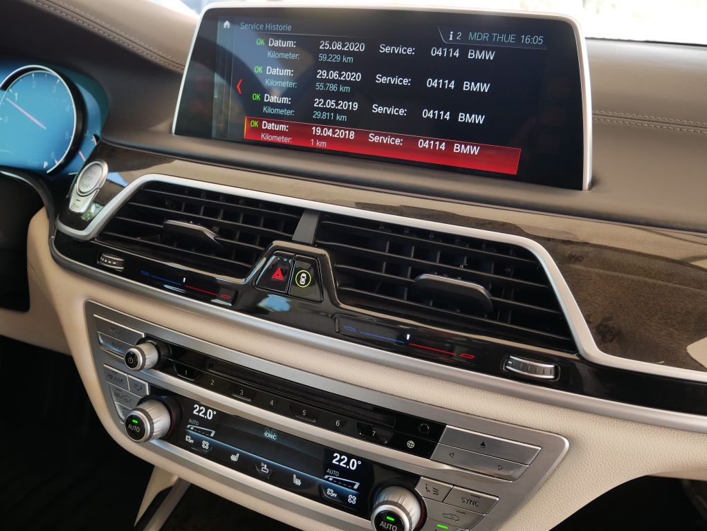 BMW 750 2018